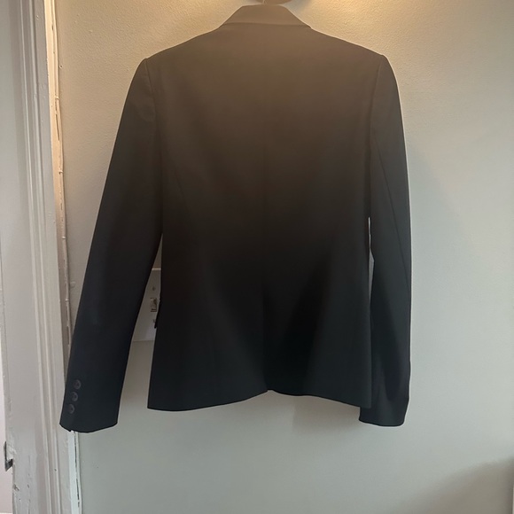 REVOLVE X THEORY Etiennette Blazer Size: 4, like new condition, in Black - Picture 8 of 11